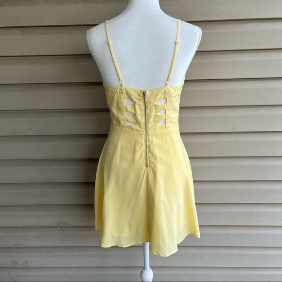 •Forever 21• Sundress with Cutout Back - Size Medium - Picture 6 of 10